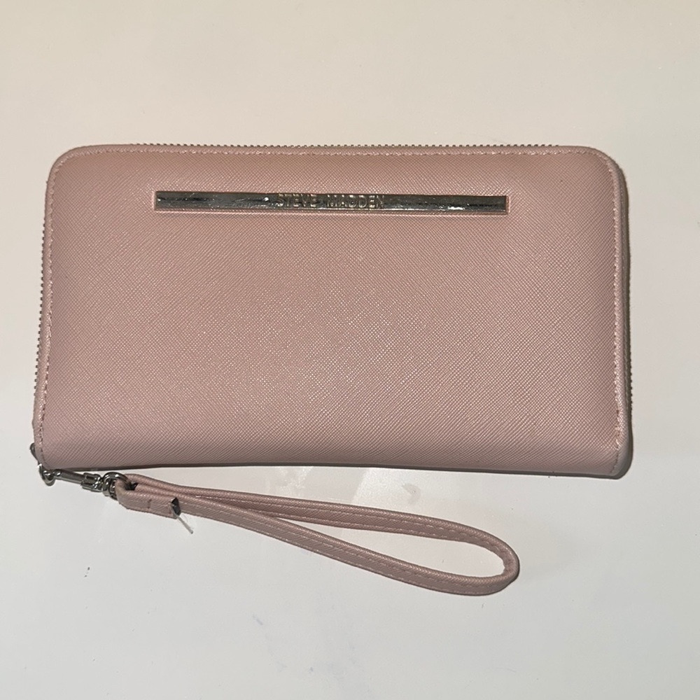 Steve Madden wristlet